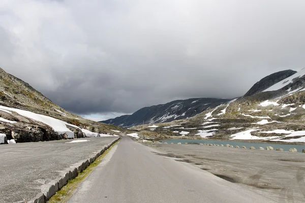 ノルウェーの山の道. — ストック写真