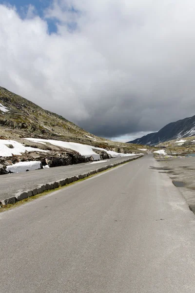 Carretera en montaña noruega . —  Fotos de Stock
