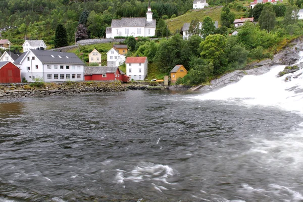 Domy v norský fjord. — Stock fotografie