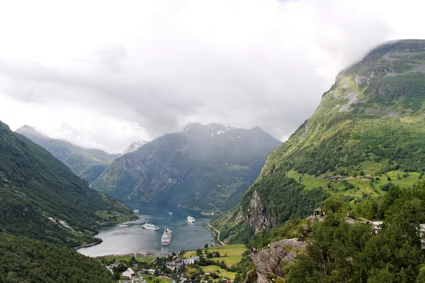 Schepen in fjord. — Stockfoto