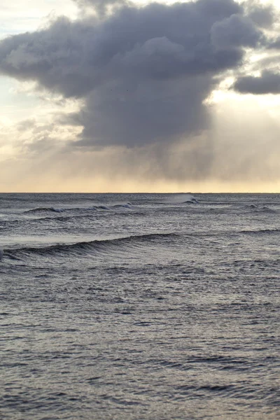 Сонце і хмари над морем . — стокове фото
