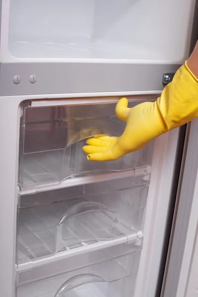 Hand opening koelkast. — Stockfoto