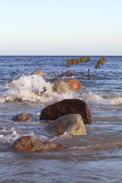 波と石. — ストック写真