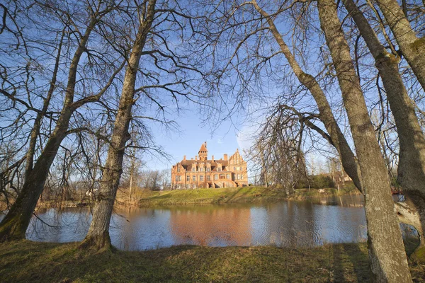 Zabytkowy zamek w Europie Łotwa, kraje bałtyckie,. — Zdjęcie stockowe