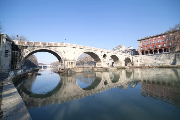 Мост Понте-Систо в Риме . — стоковое фото