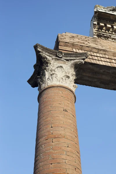 Pilíř, ruiny Pompejíポンペイ遺跡の柱. — Stock fotografie