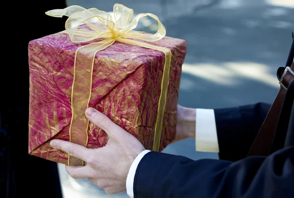 Man present red gift box — Stock Photo, Image