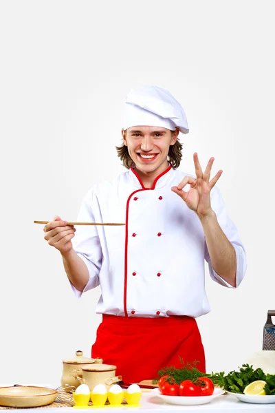 Портрет молодого кухаря в уніформі — стокове фото