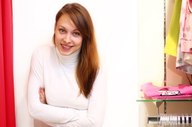 genç kadın iç giyim mağazası