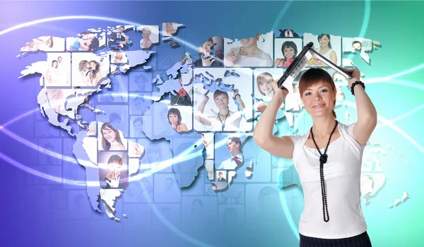 Giovane donna sullo sfondo mappa del mondo — Foto Stock