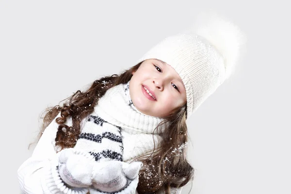 Cuty niña en invierno desgaste —  Fotos de Stock