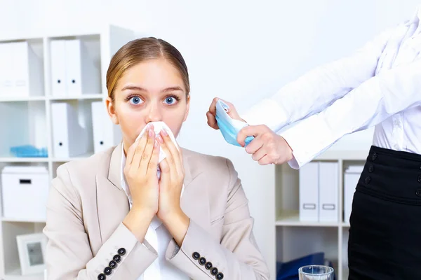 Soğuk algınlığı ve grip, iş yeri — Stok fotoğraf