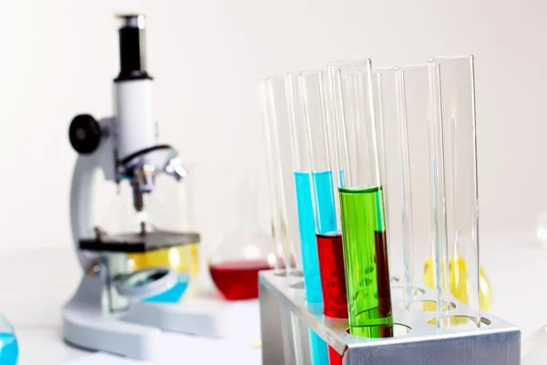 Химическое или биологическое лабораторное оборудование — стоковое фото