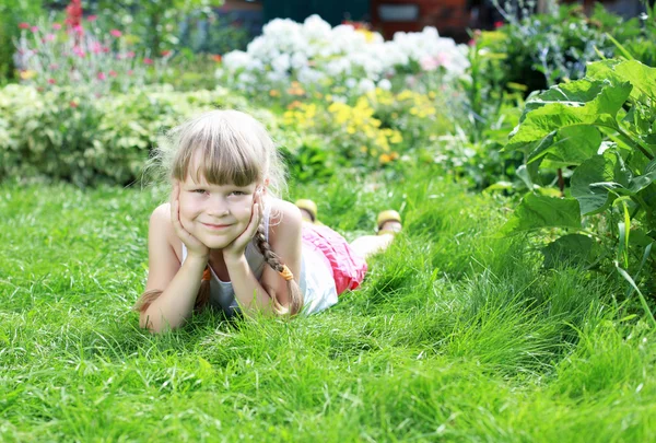 Girl gardening in the summer — Stock Photo, Image