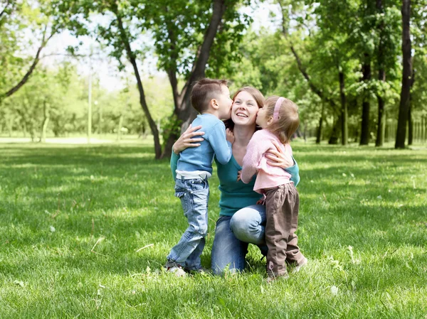Portrait of mother and children in the park — Stock Photo, Image