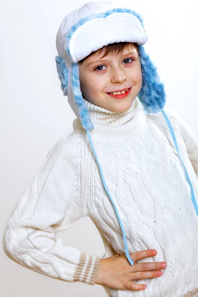 Bambino in inverno indossare sullo sfondo bianco — Foto Stock