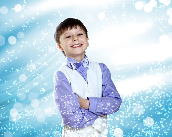 Happy boy v obleku dovolená — Stock fotografie