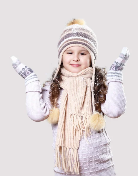 Dovere bambina in inverno usura — Foto Stock