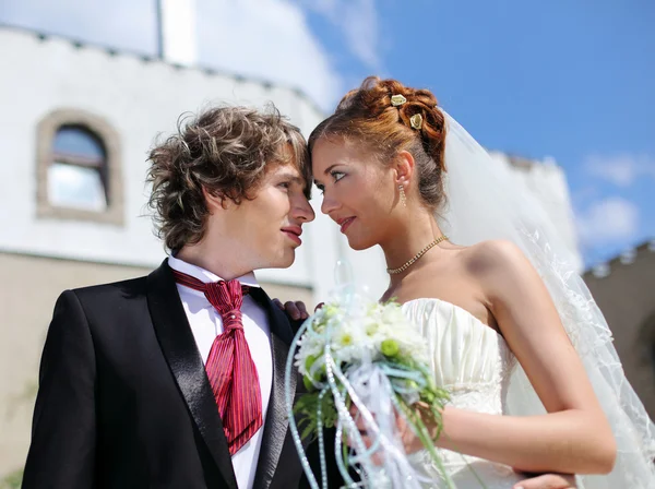 Jonge paren huwelijk aangaan schot — Stockfoto