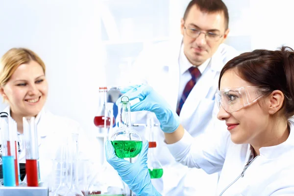 Forskare i laboratorium — Stockfoto