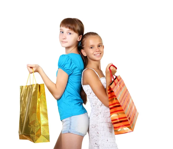 Vrij tienermeisjes met shopping tassen — Stockfoto