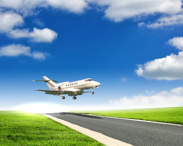 Afbeelding van een witte passagiersvliegtuig — Stockfoto