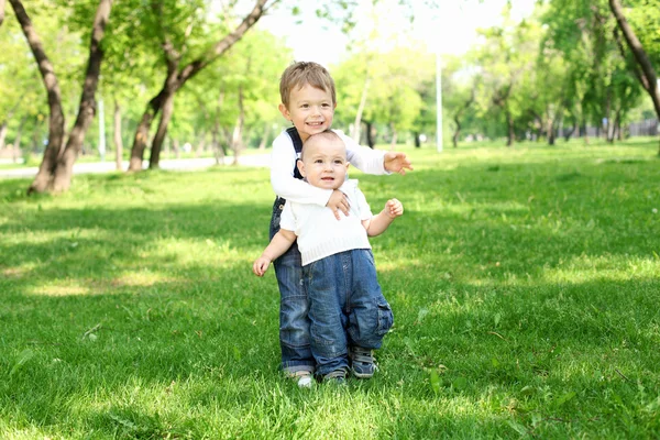 Two little brothers together in the park — Stock Photo, Image