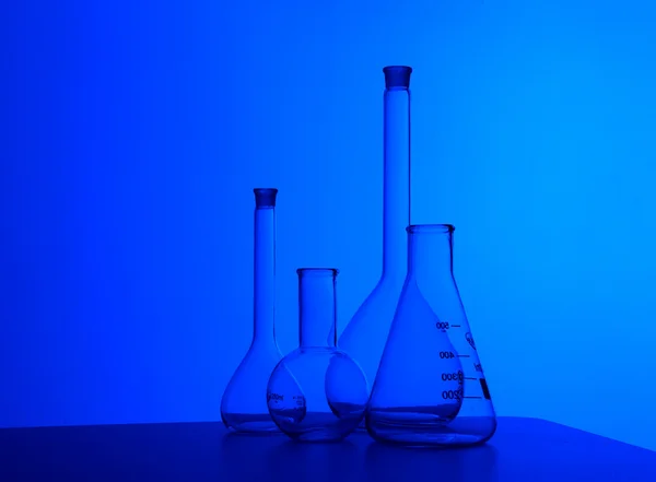 Kemi laboratorium utrustning och glas rör — Stockfoto