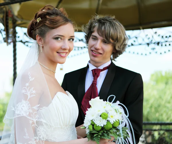 Zdjęcia młodych par zawarcia małżeństwa — Zdjęcie stockowe
