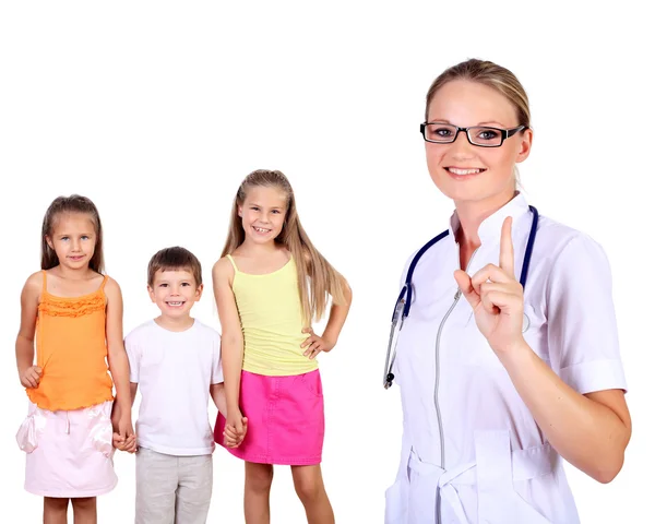 Arzt und Familie mit Kindern — Stockfoto