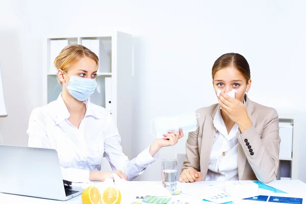 Z przeziębienia i grypy w miejscu pracy — Zdjęcie stockowe