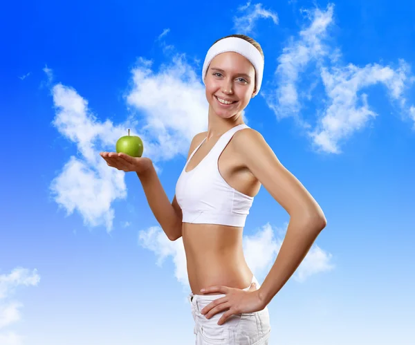 Jeune femme en bonne santé faisant du sport — Photo