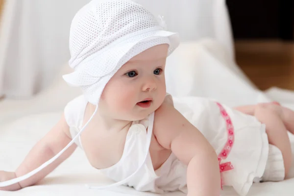 Мила дитина в капелюсі — стокове фото