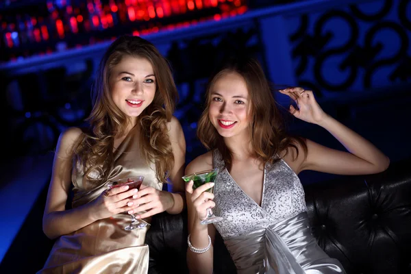 Young woman in night club with a drink — Stock Photo, Image
