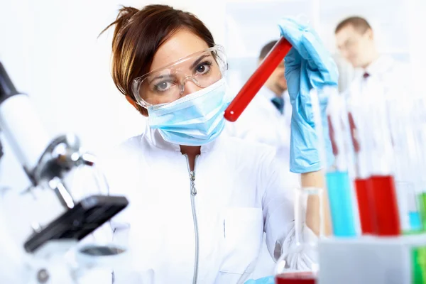 Scienziati in laboratorio — Foto Stock