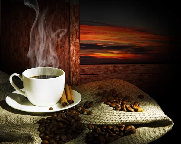 Gőzölgő csésze kávé — Stock Fotó