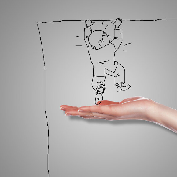 Человеческая рука, поддерживающая человека
