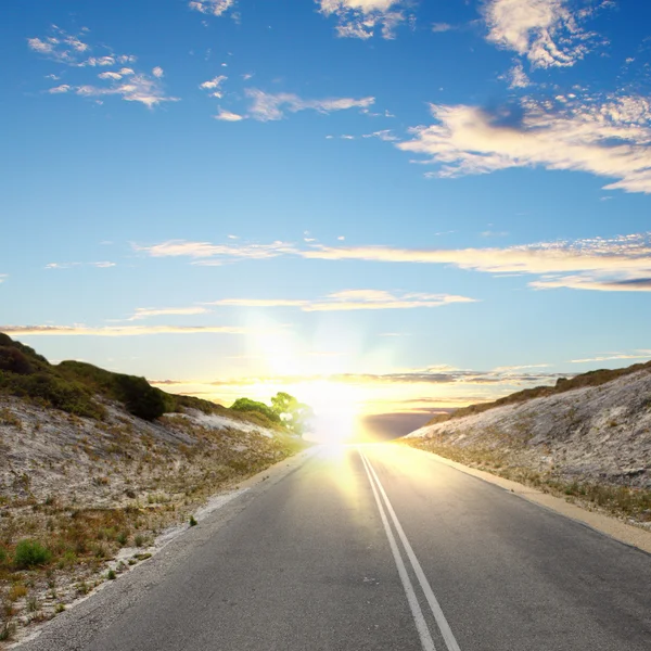 Kırsalda asfalt yol — Stok fotoğraf