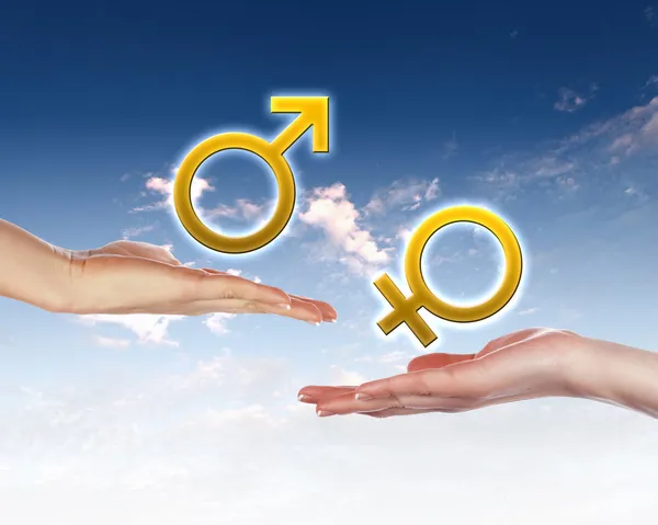 Symbole płci przeciw błękitne niebo — Zdjęcie stockowe