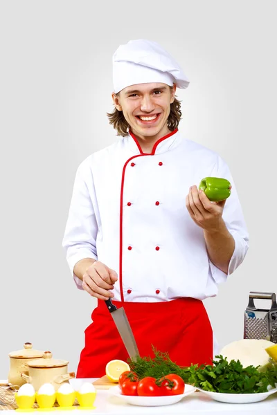 Porträtt av en ung kock i uniform — Stockfoto