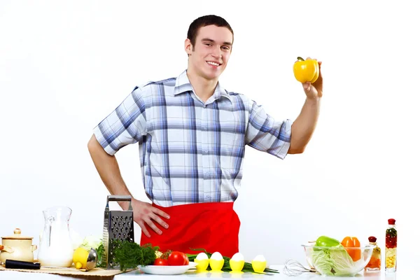 Hombre cocinando comida fresca en casa —  Fotos de Stock