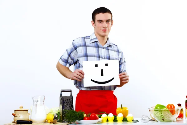 Hombre cocinando comida fresca en casa — Foto de Stock