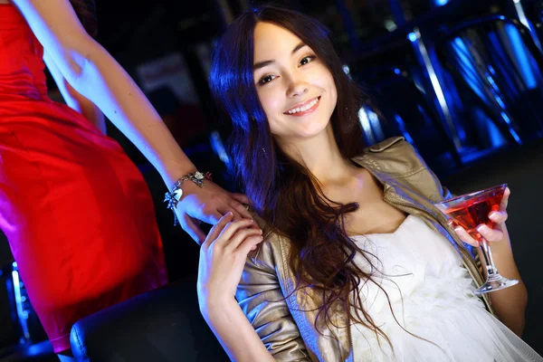 Attractive woman in night club with a drink — Stock Photo, Image