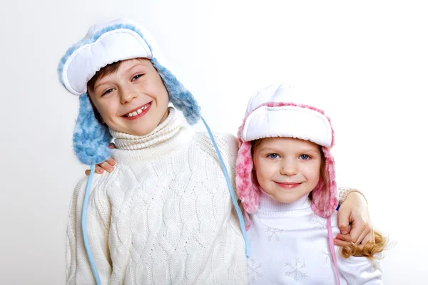 Bambino in inverno indossare sullo sfondo bianco — Foto Stock