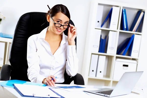 Young woman in business wear in office — Stock Photo, Image
