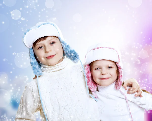Portret van kleine jongen in winter slijtage — Stockfoto