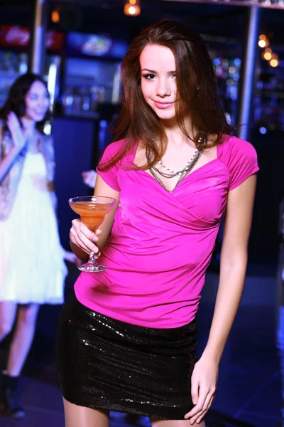 Fiatal nő, szórakozás, disco szórakozóhely — Stock Fotó