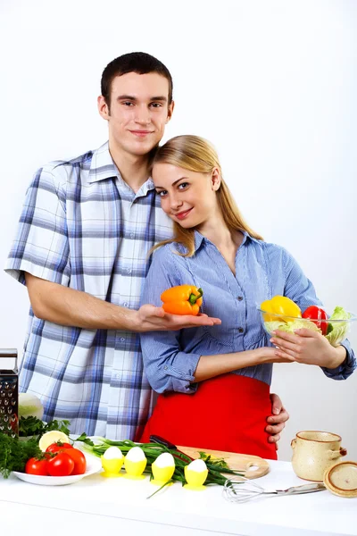 Husband and wife together coooking at home — Stock Photo, Image