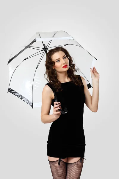 Mulher vestida em estilo retro com guarda-chuva — Fotografia de Stock