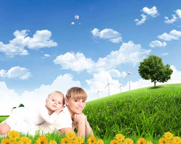 Kolaż z dzieci i rodziców na zielonej trawie — Zdjęcie stockowe